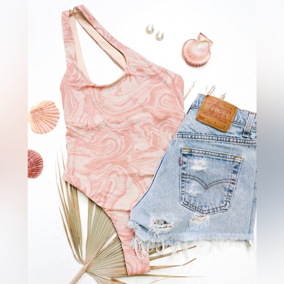 l*space One Piece Swimsuit - Picture 10 of 12